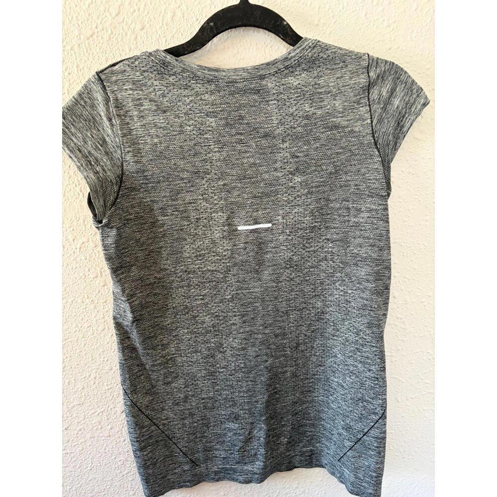 Asics running seamless grey tee size S women's - Picture 3 of 3